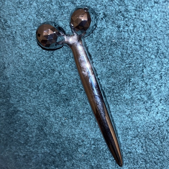 Silver 3D style Facial Roller - Picture 11 of 14